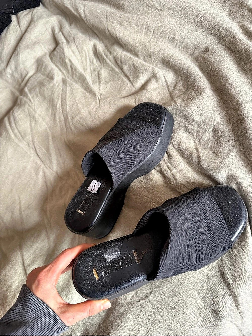 Steve Madden Slinky30 Black Slide Sandals